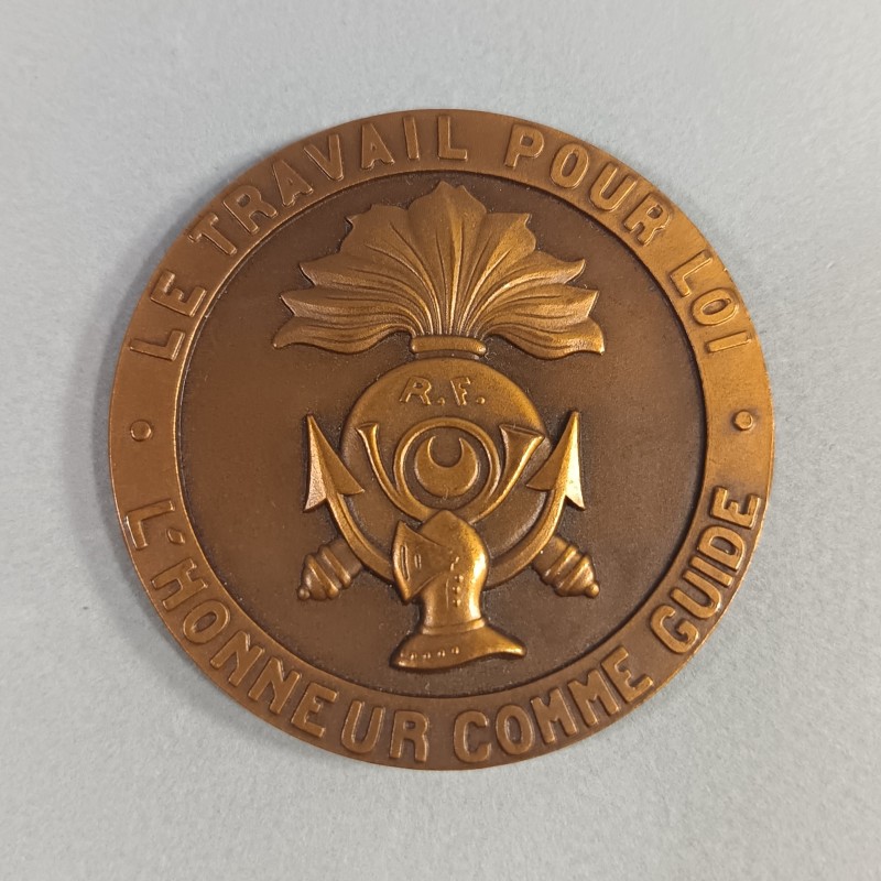 MEDAILLE EN BRONZE DE L'ECOLE MILITAIRE DE L'INFANTERIE ET DES CHARS DE COMBATS DE SAINT MAIXENT
